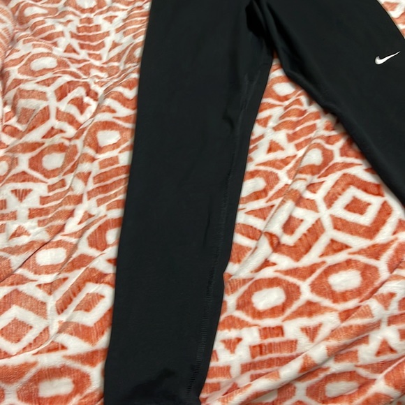 Nike - Picture 3 of 4